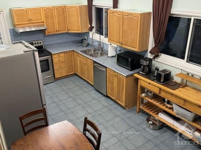 1365 DUFORD Drive photo 12