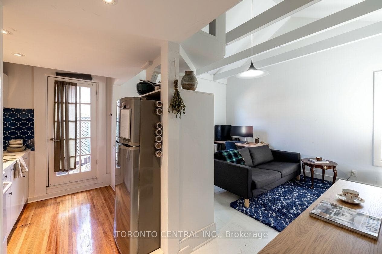 24 Manning Avenue photo 18