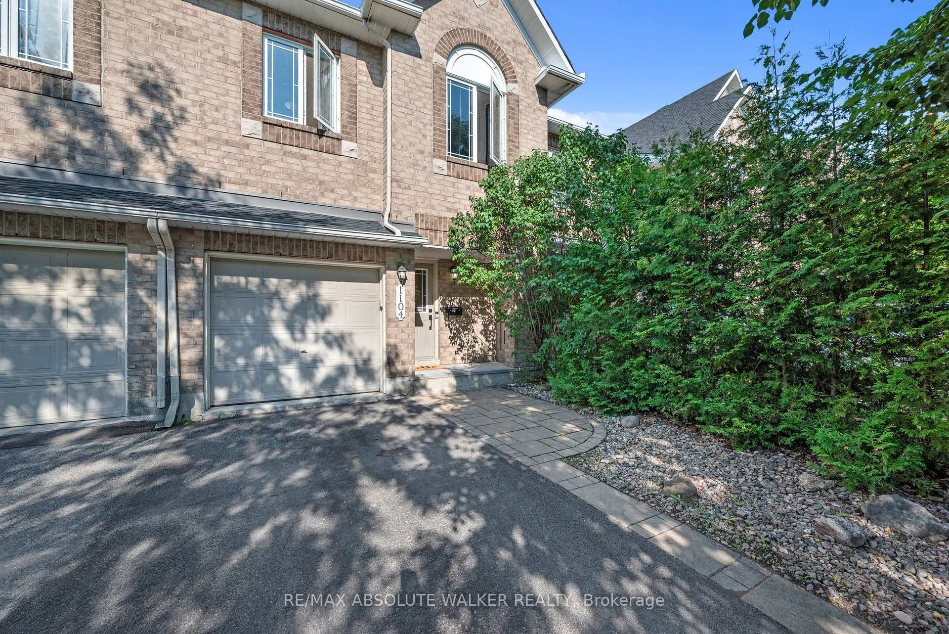 1104 Candlewood Street photo 2