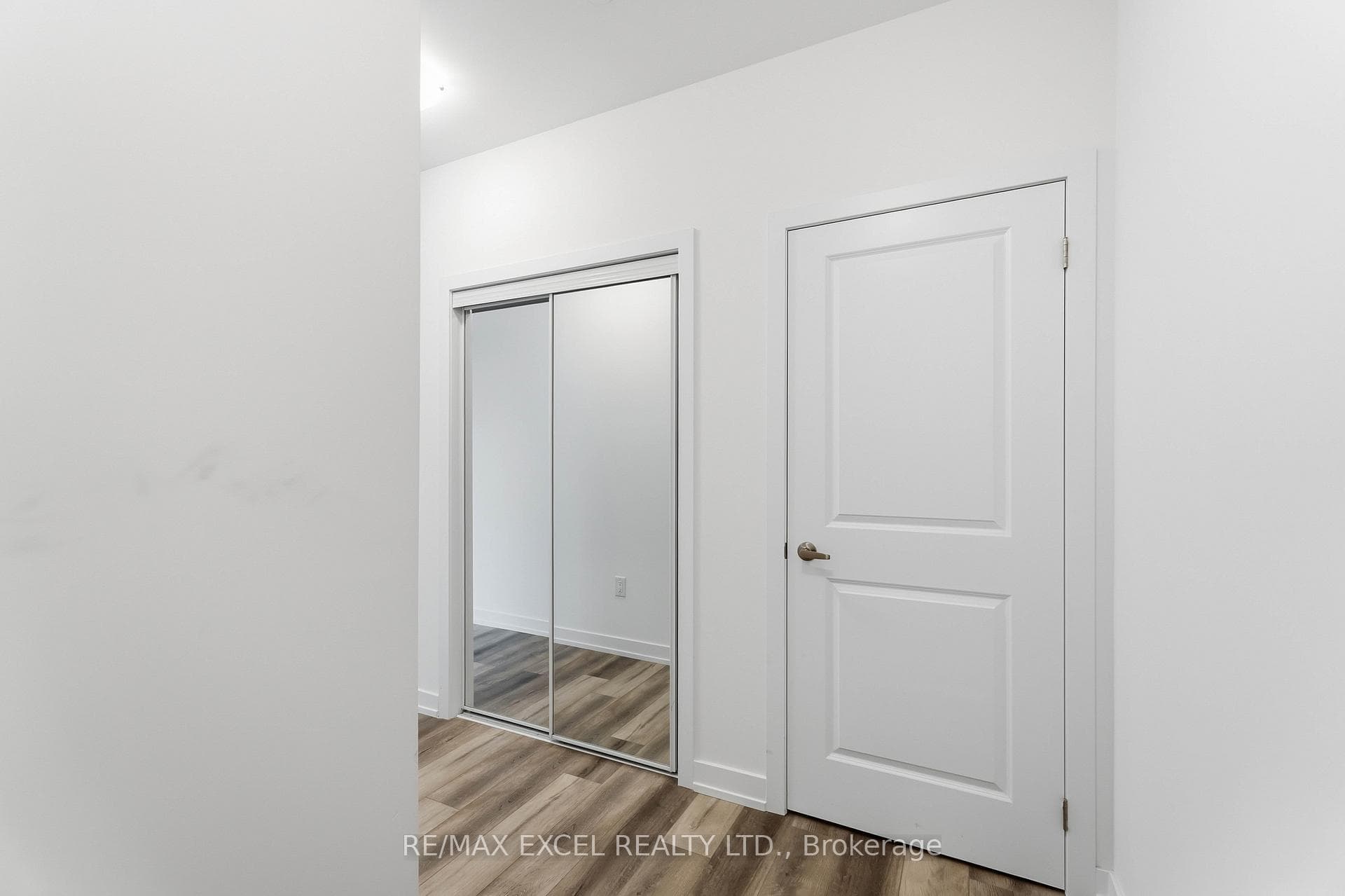 470 Dundas Street Unit 502 photo 10