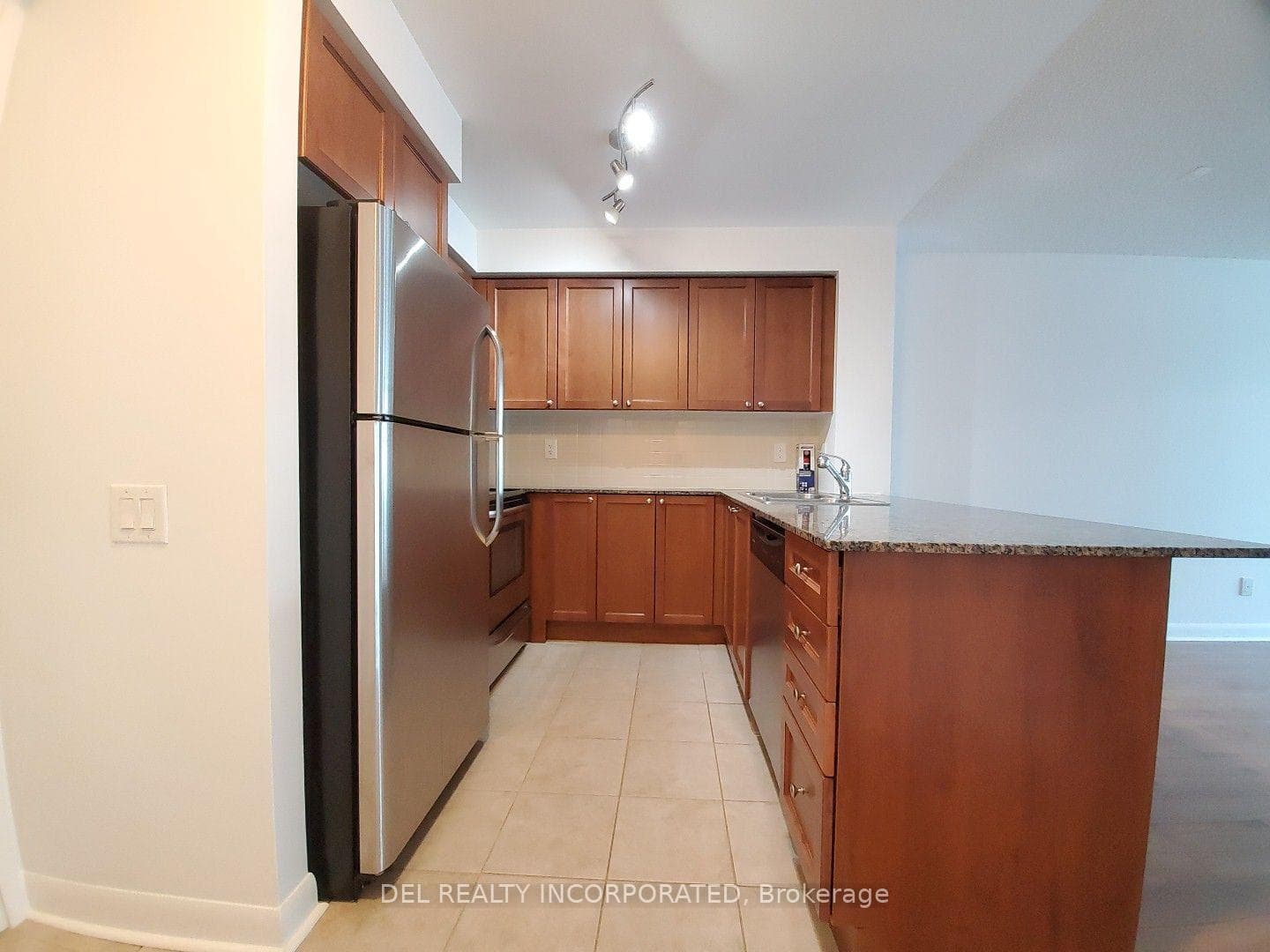 525 Wilson Avenue Unit 810 photo 2