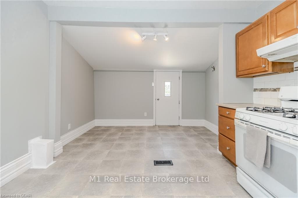 194 YORK Road photo 19