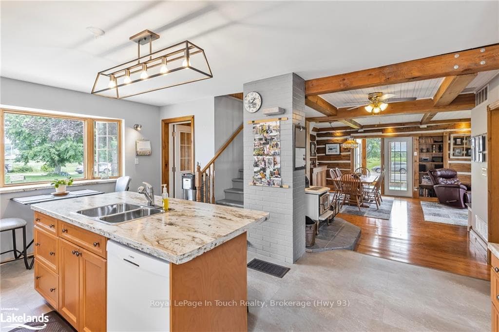290 LAFONTAINE Road photo 3