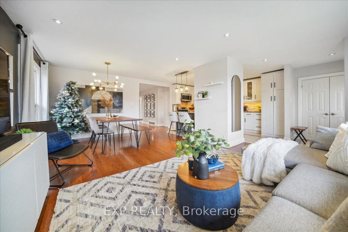 137 Kingsview Boulevard photo 16