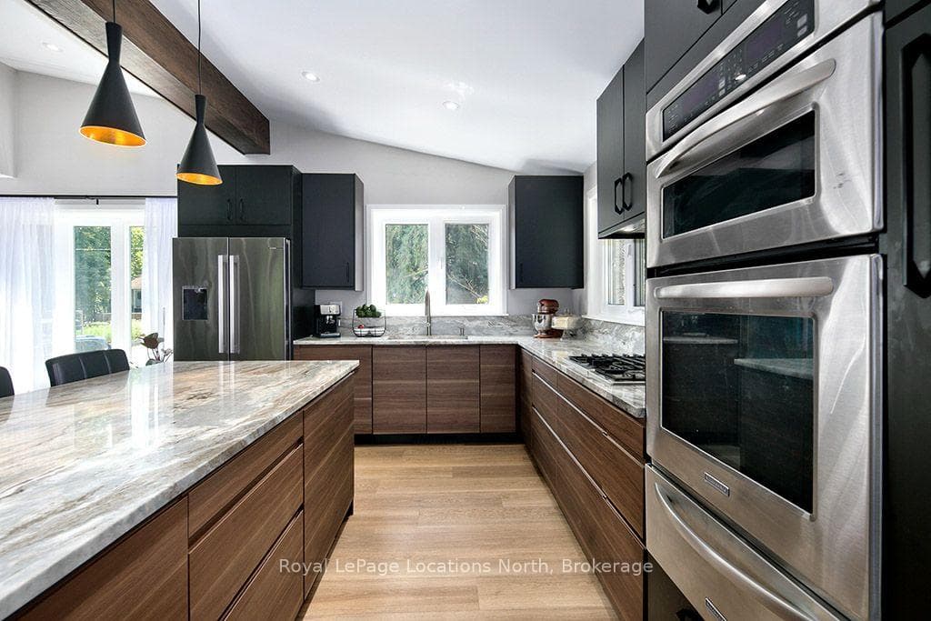 194 Montgomery Street photo 6