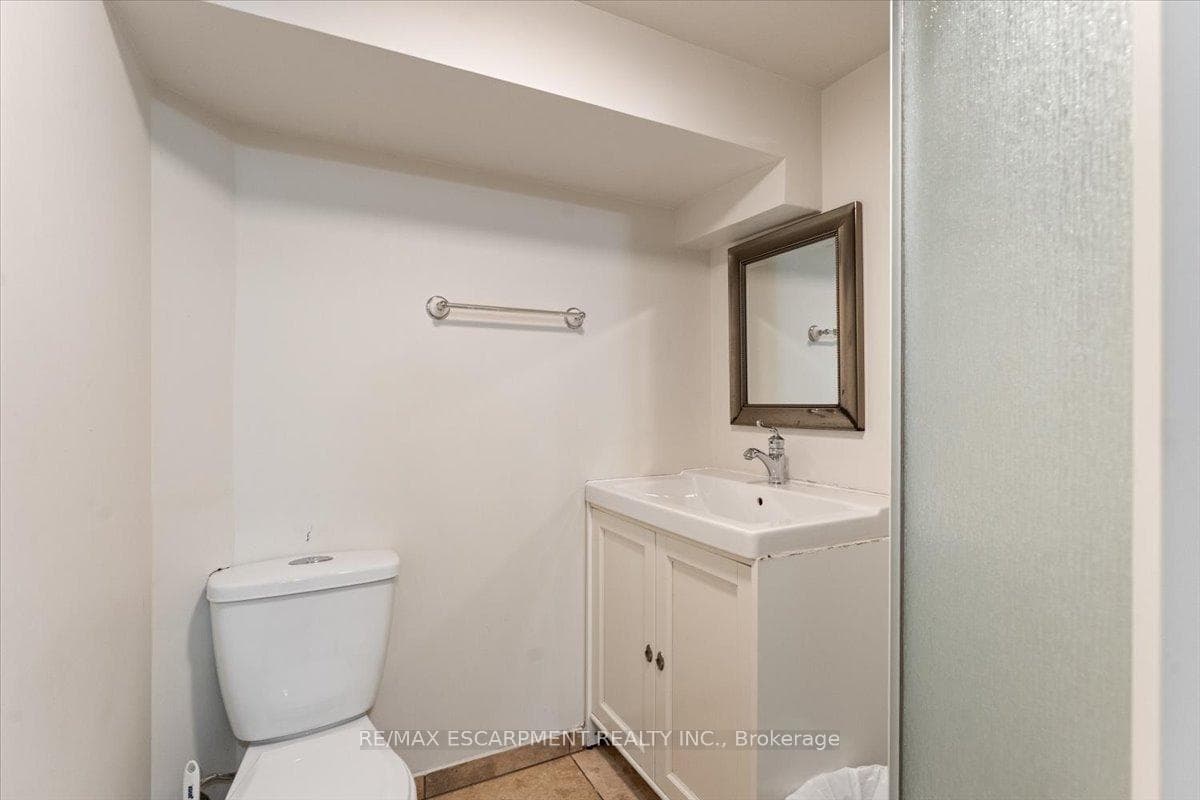 370 Paling Avenue photo 35