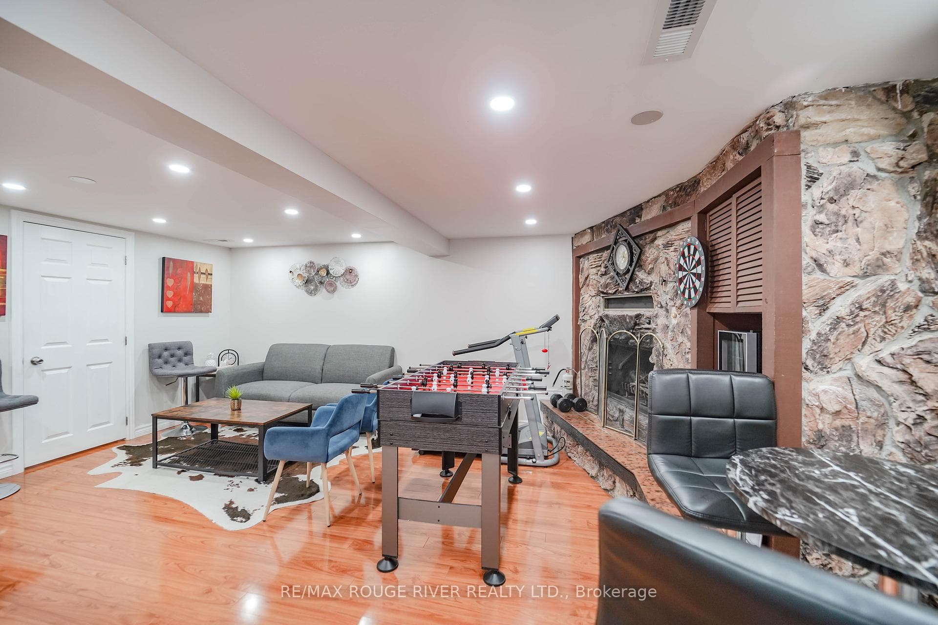254 Tamarack Court photo 23