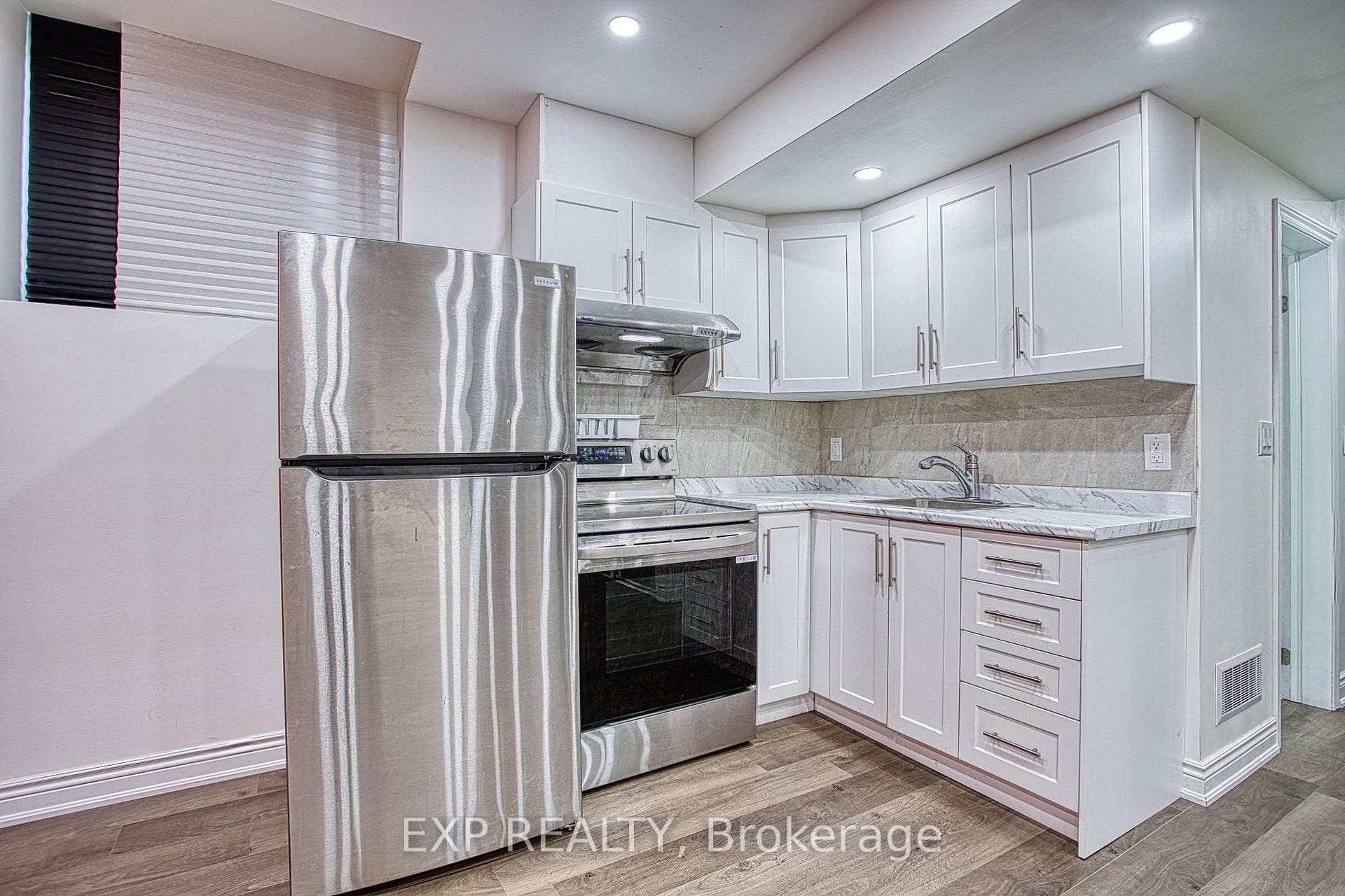 15 Riley Avenue Unit Lower photo 7