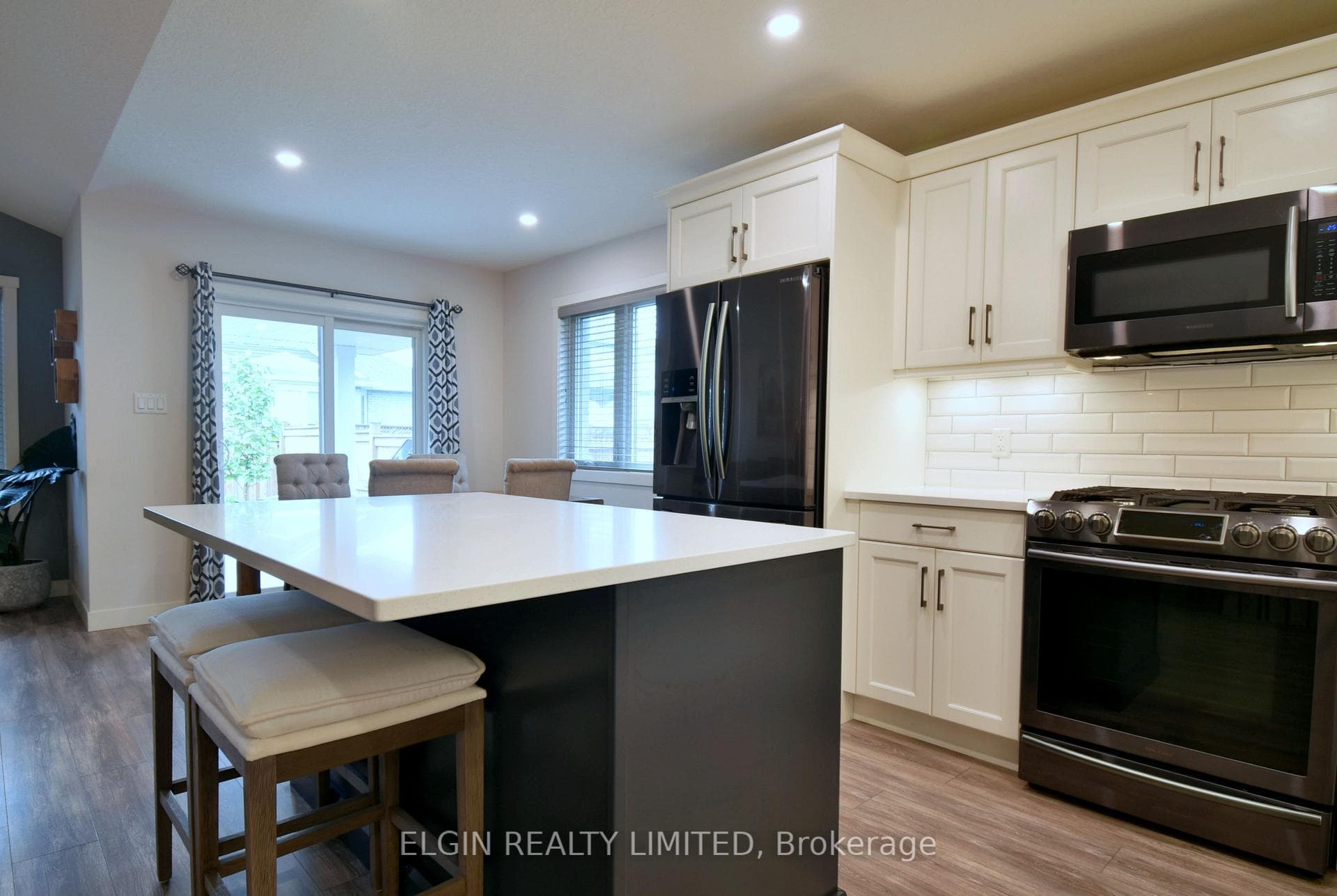 23 Oakmont Street photo 3