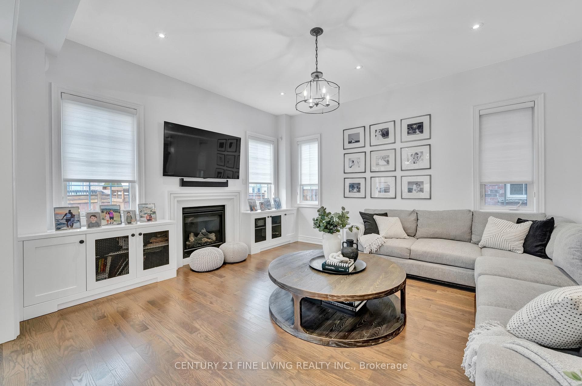 18 Ross Vennare Crescent photo 4