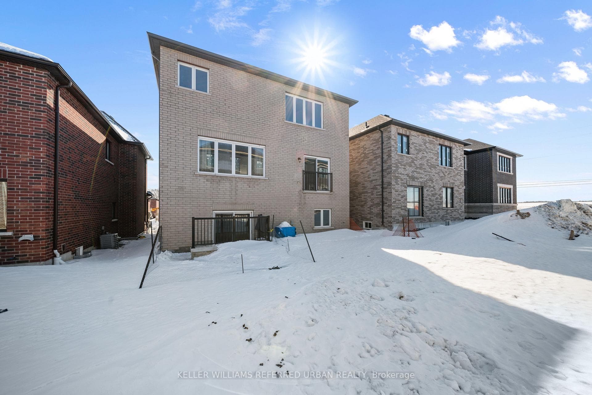 1466 Stovell Crescent Unit Main & Upper photo 36