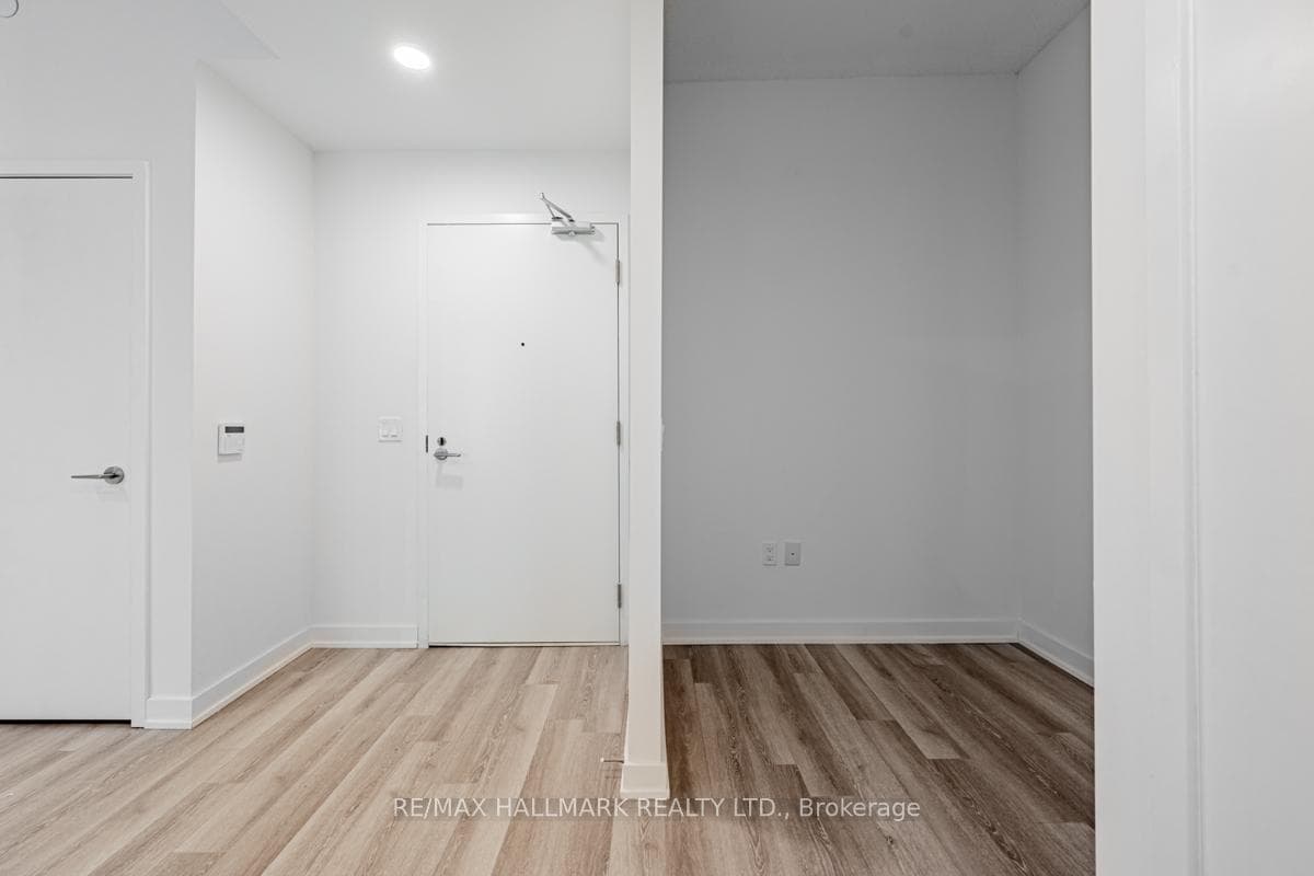 Den & Foyer