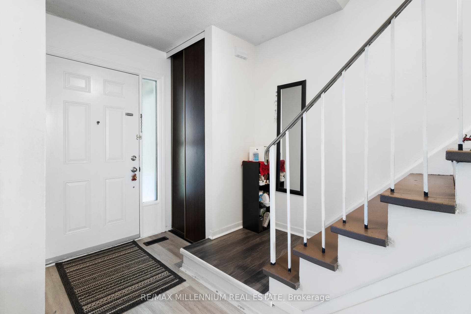14 Laurier Court photo 9