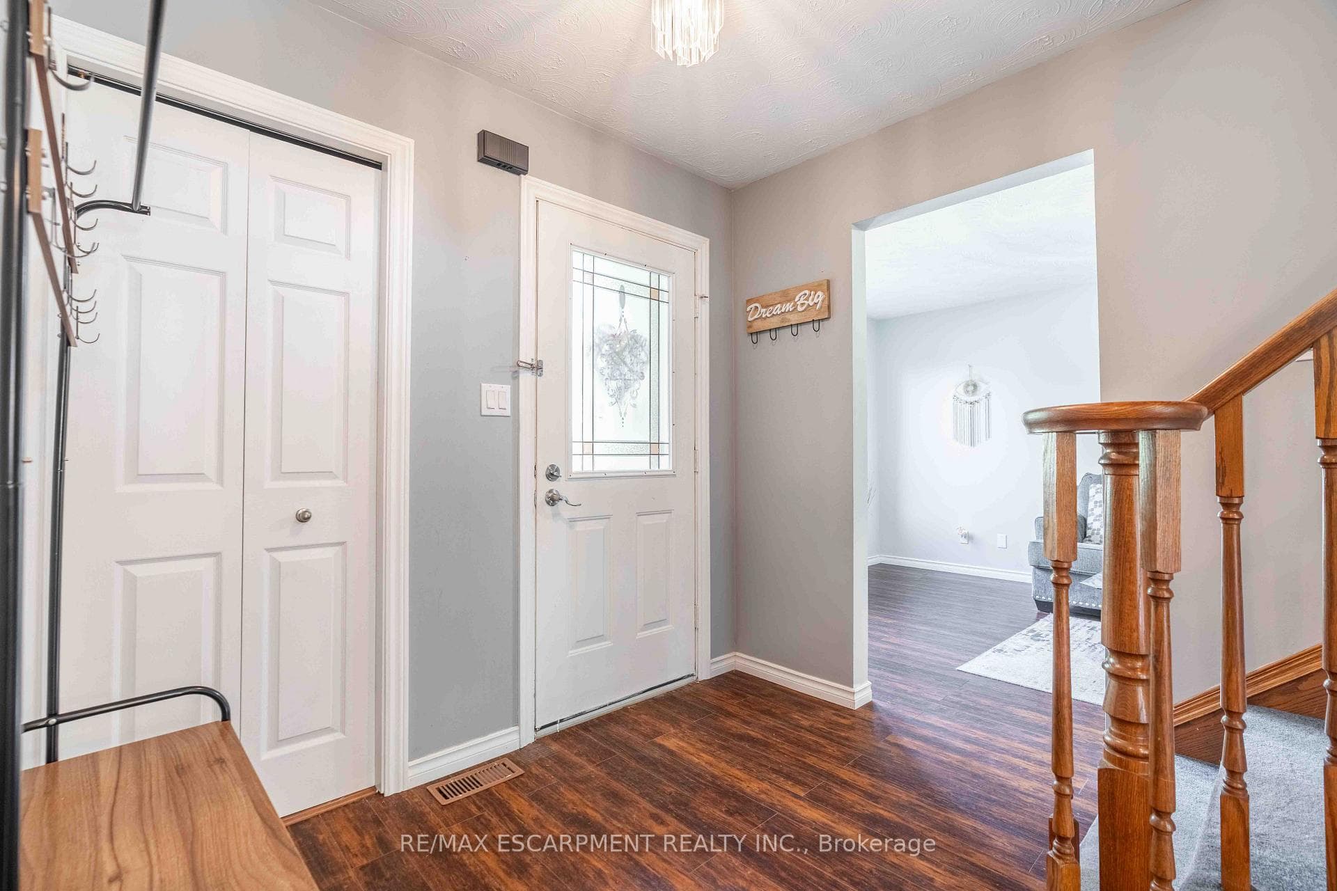 54 SELKIRK Street photo 4