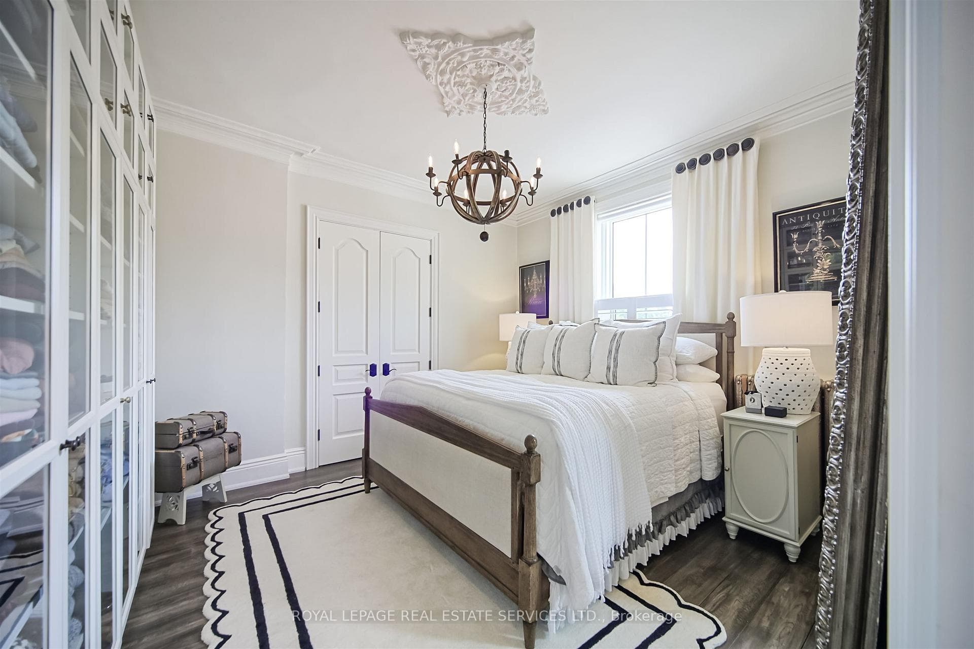 King-sized Primary Bedroom