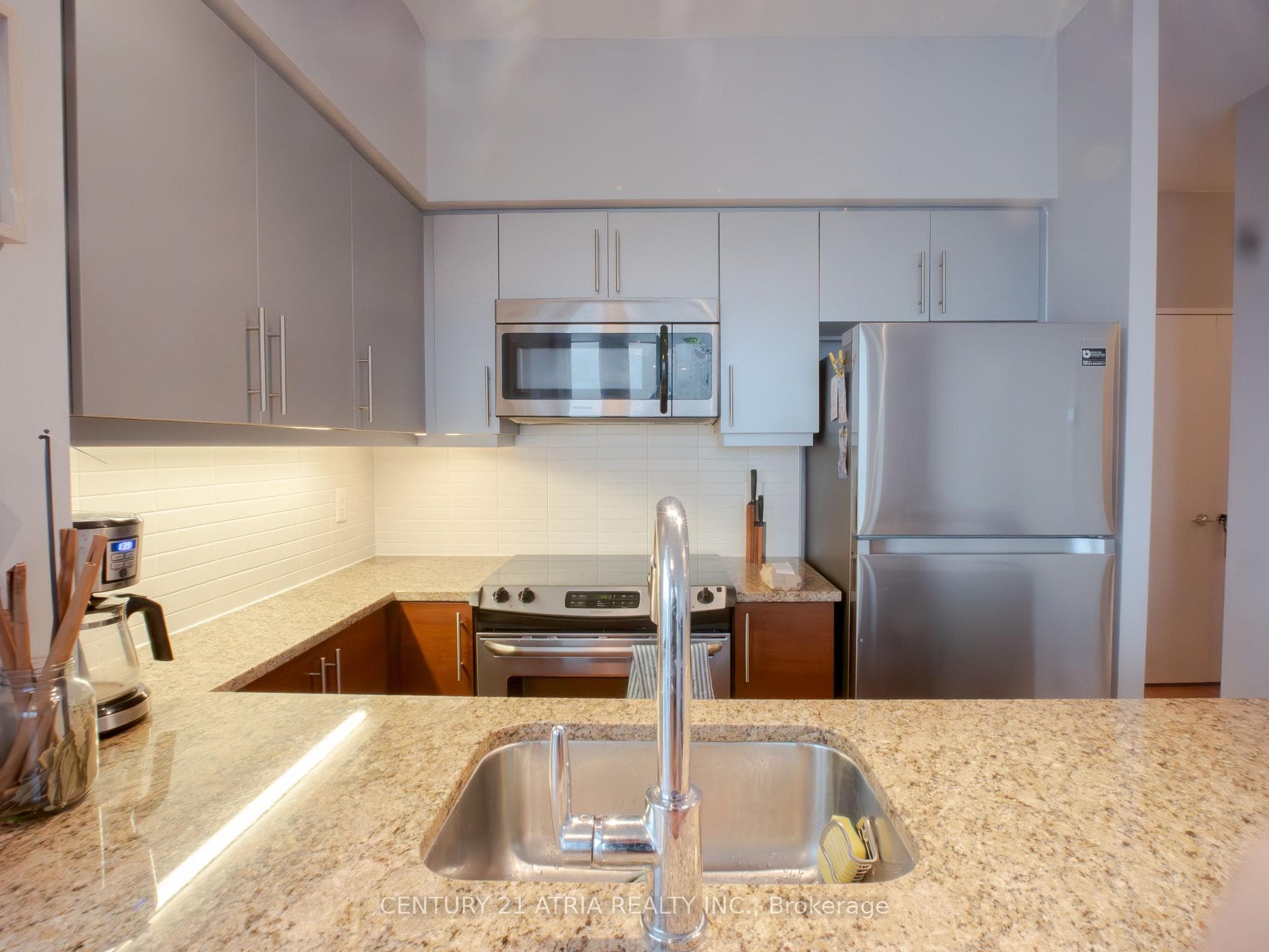 83 Redpath Avenue Unit 1902 photo 4