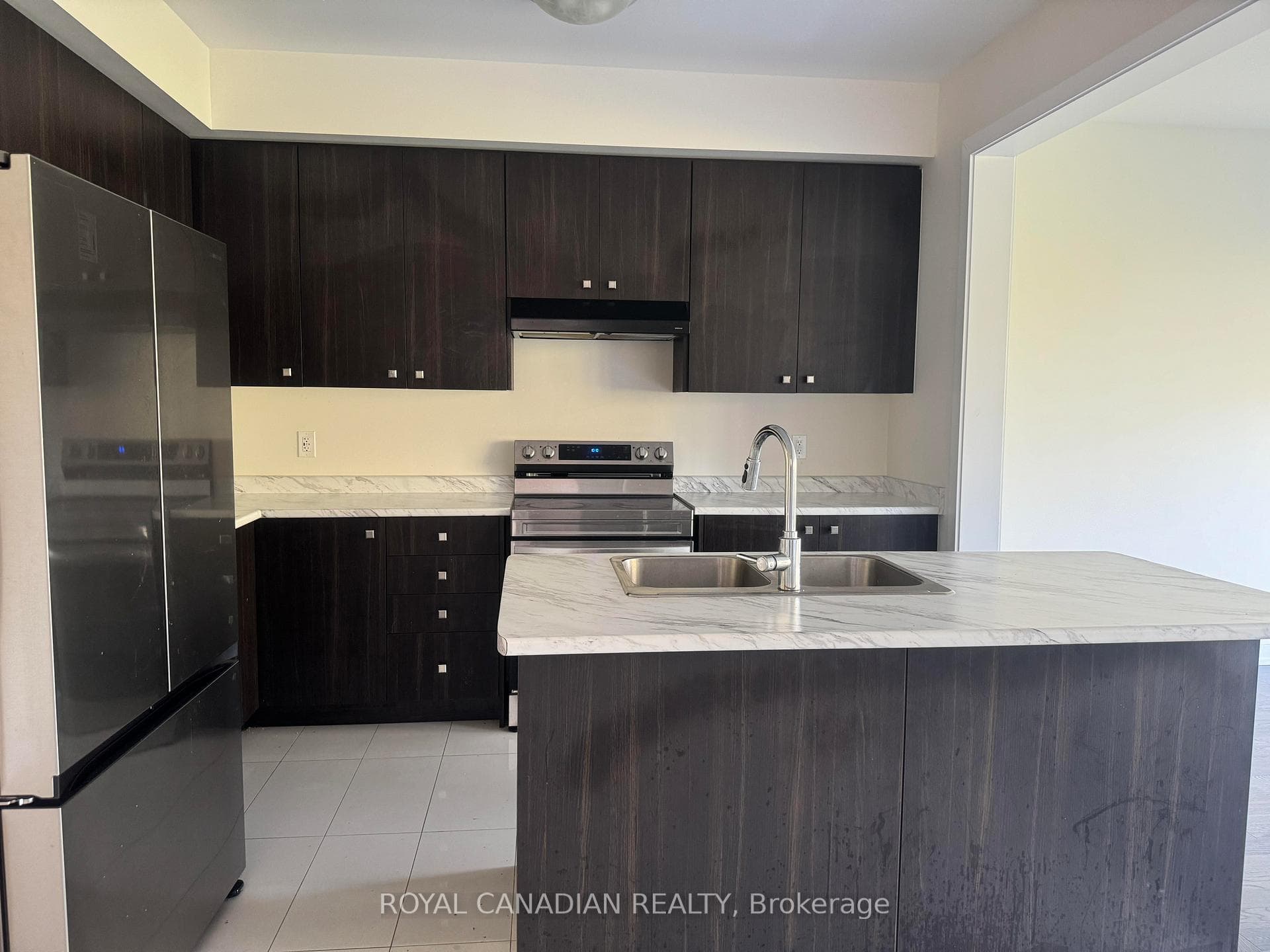 200 WILMOT Road photo 4