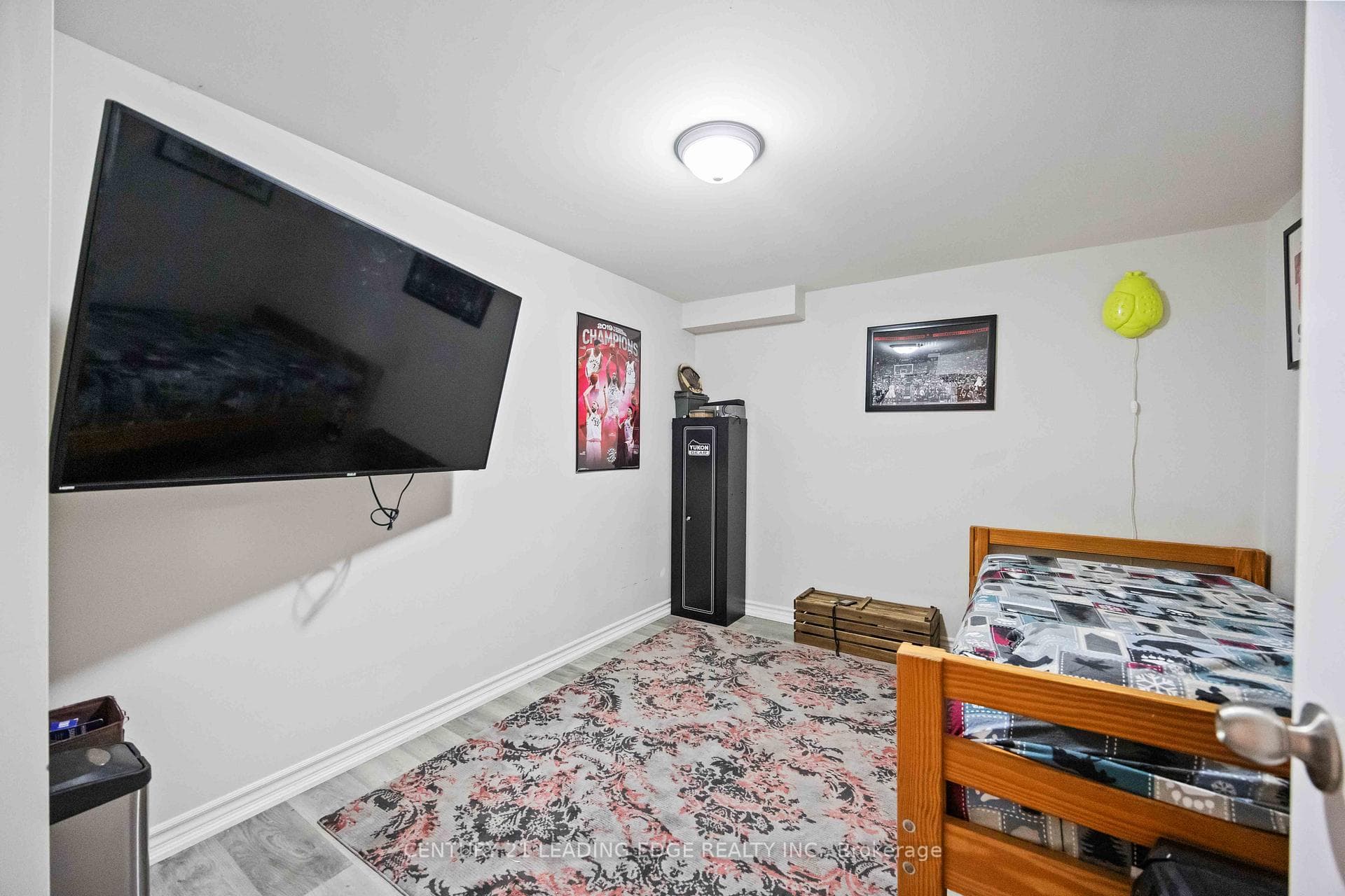 530 Lancelot Crescent photo 20