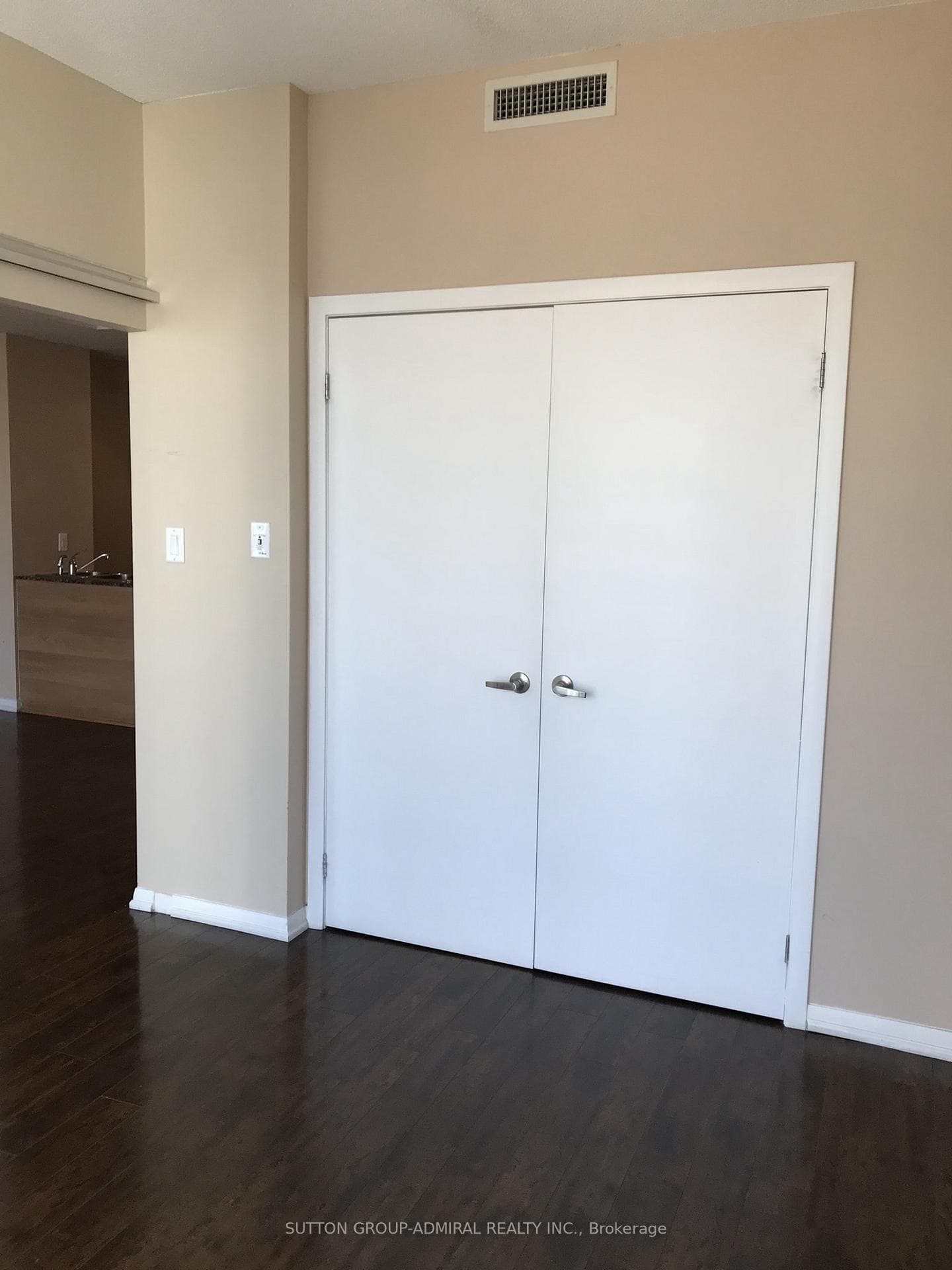 37 Grosvenor Street Unit 2404 photo 13