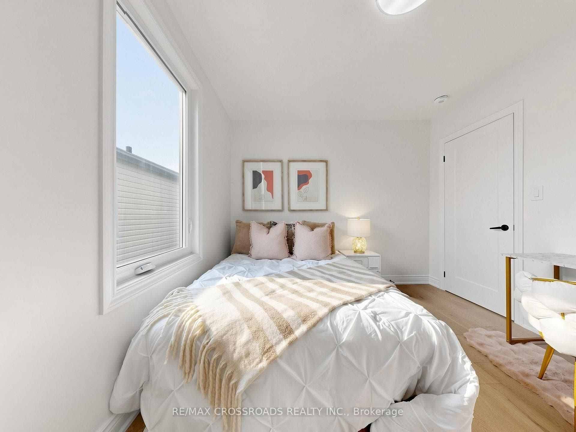 548 Glebeholme Boulevard photo 31