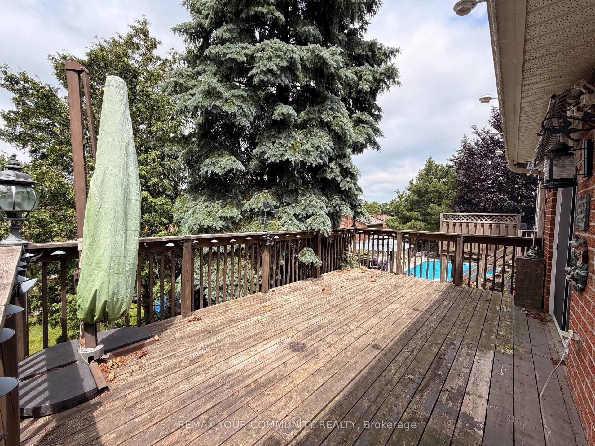 209 Yorkshire Drive photo 33