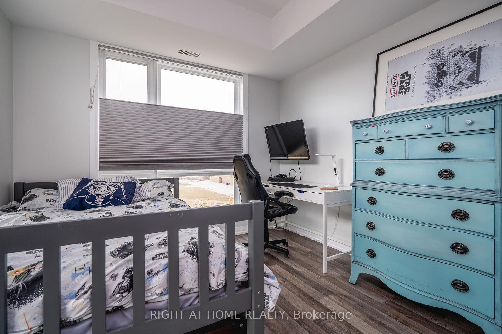 299 Cundles Road Unit 302 photo 23
