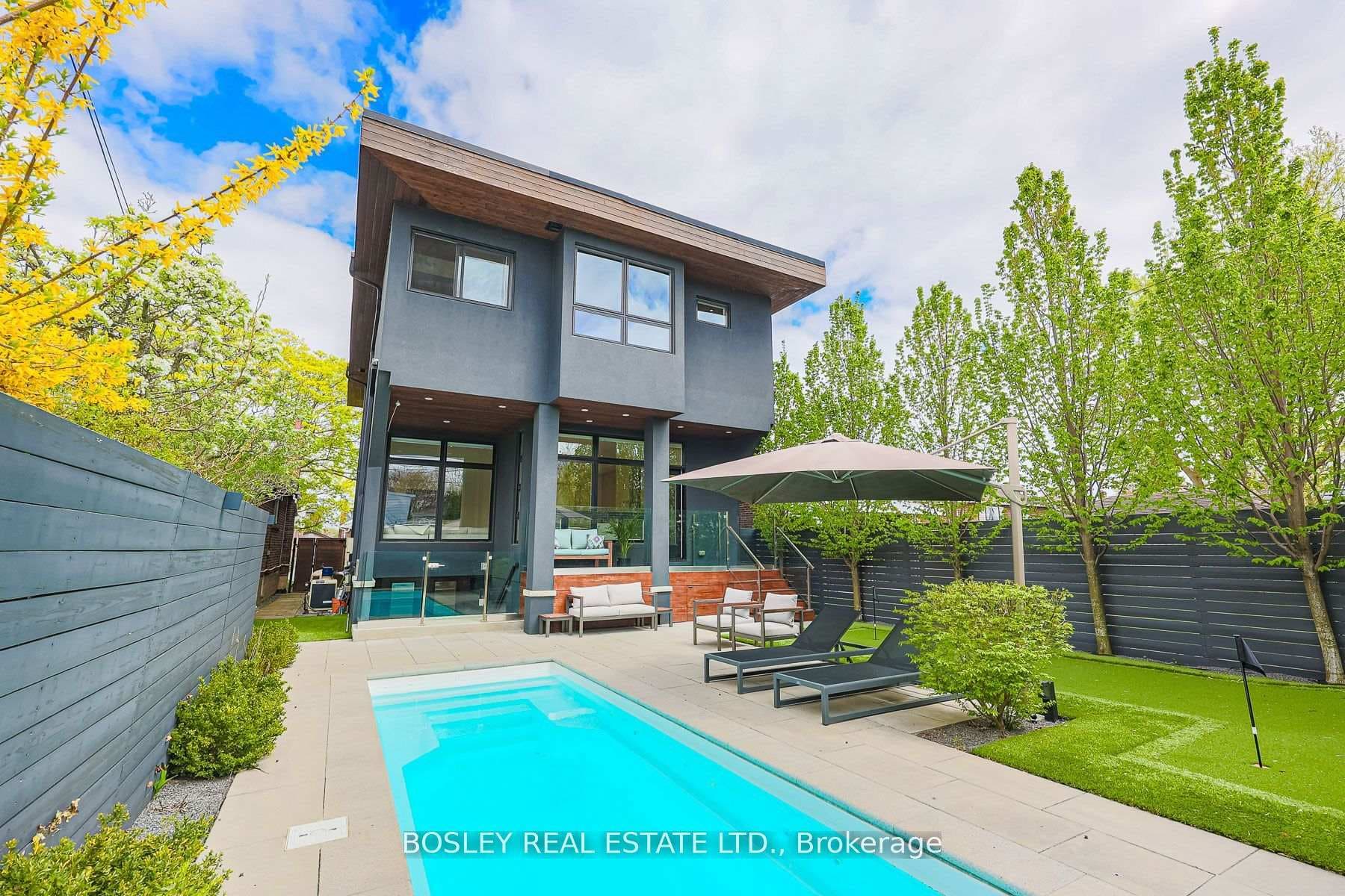 38 Roblin Avenue photo 2