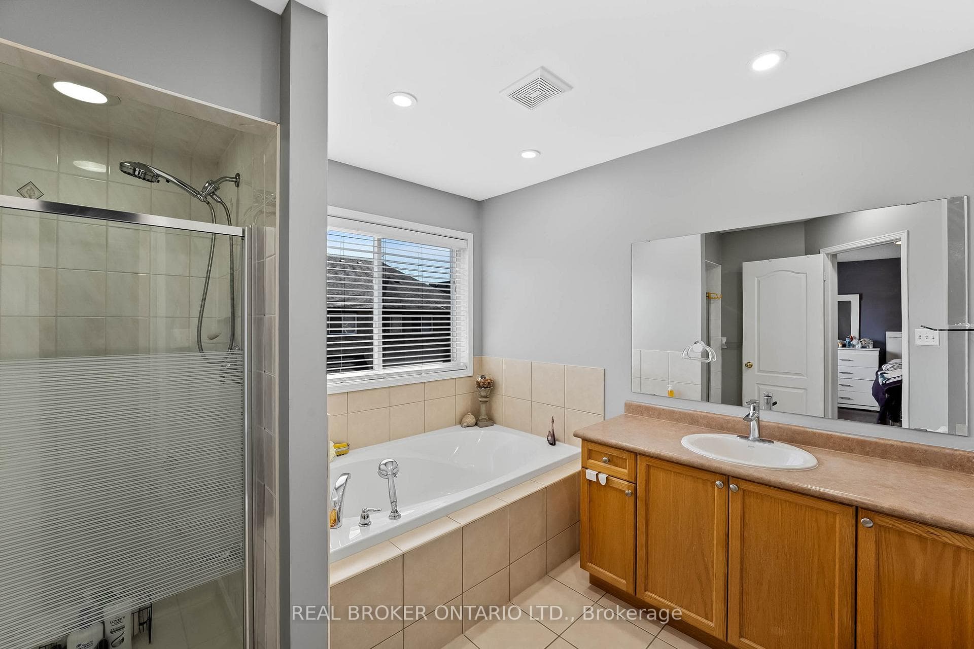 27 Taverner Crescent photo 20
