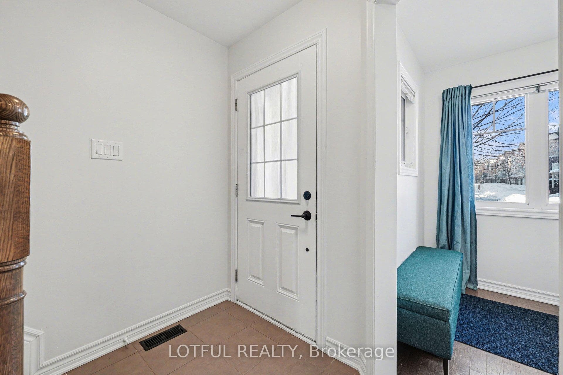 521 Foxlight Circle photo 4
