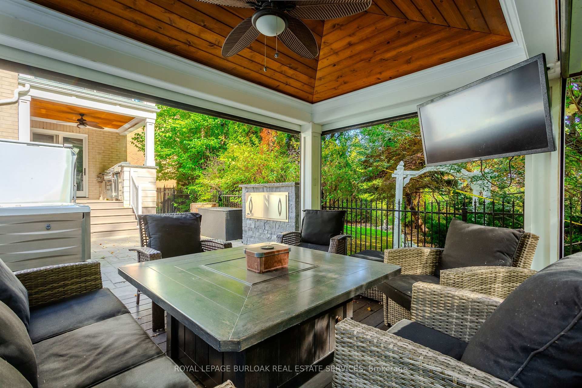 5339 Jameson Crescent photo 41