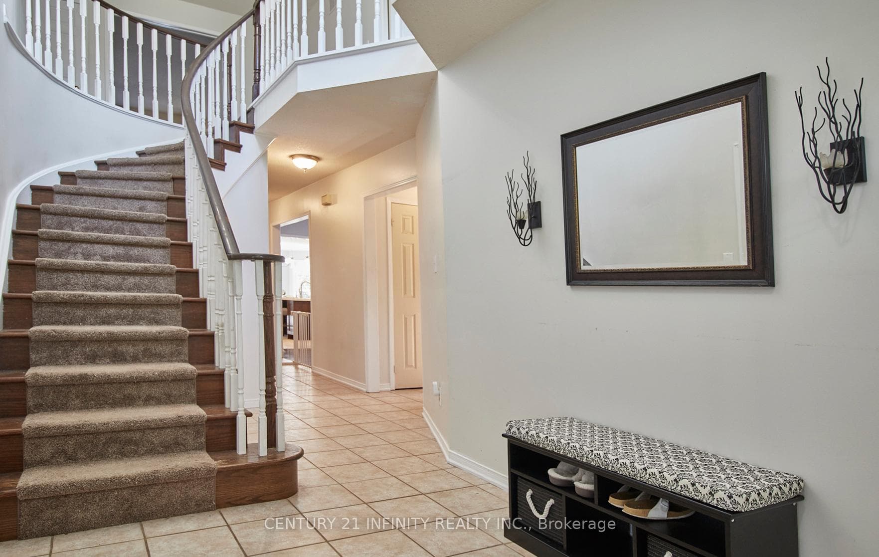 15 Lofthouse Drive photo 3