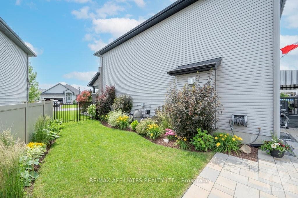 344 ZIRCON Street photo 27