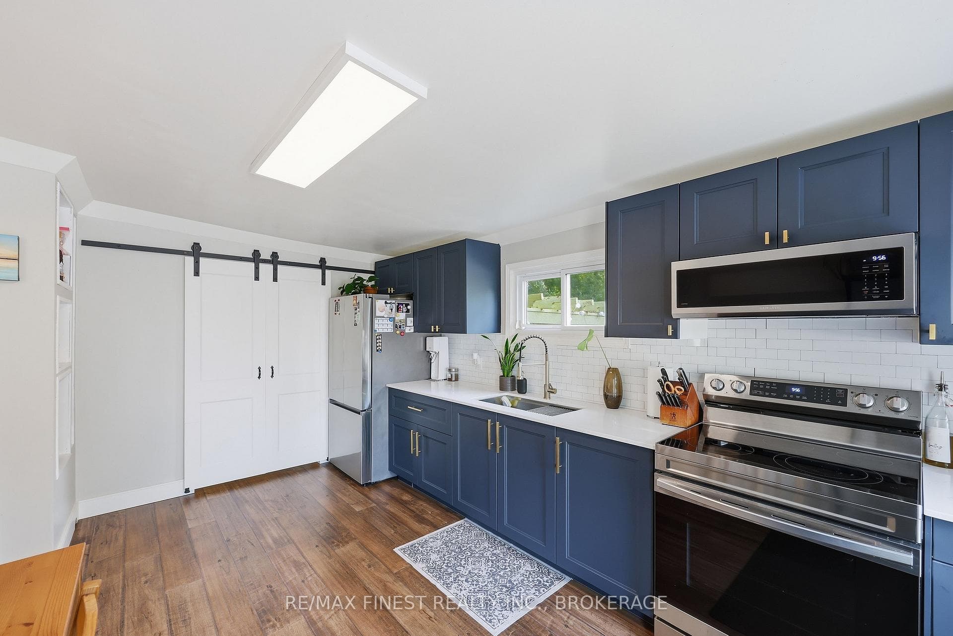 414 Dundas Street photo 10
