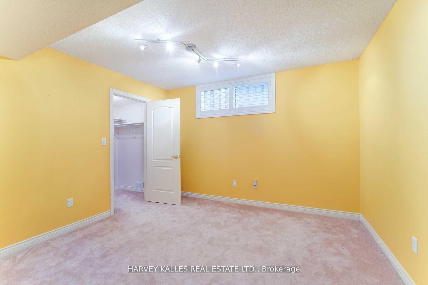 198 Homewood Avenue Unit Lower photo 14