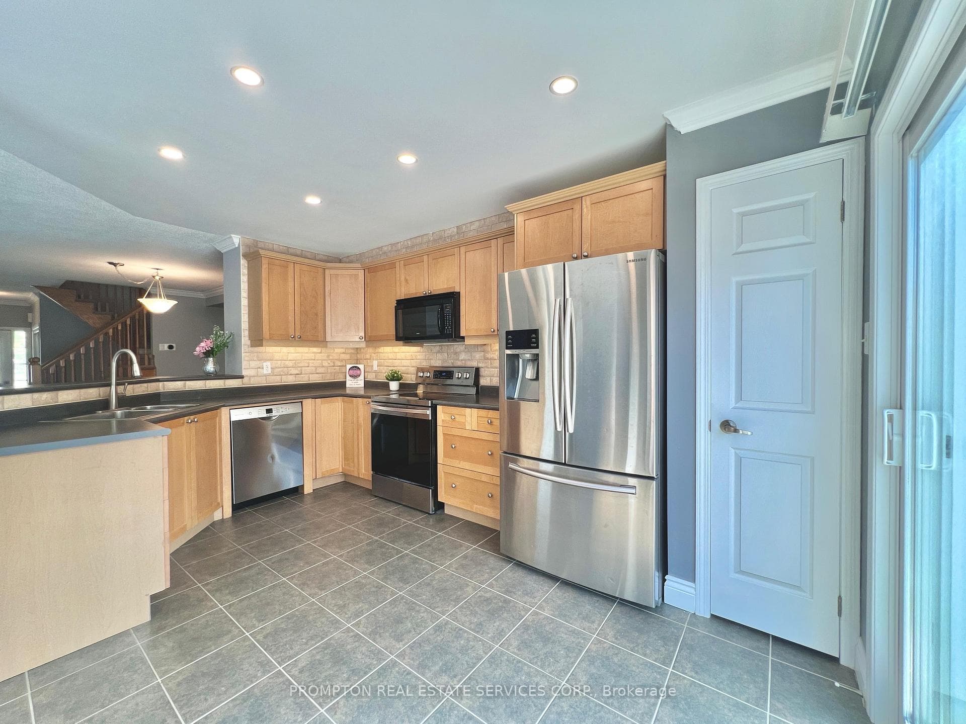 Open Kitchen with Breakfast bar & Breakfast Area