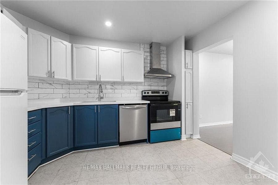 366 Pickford Drive photo 10