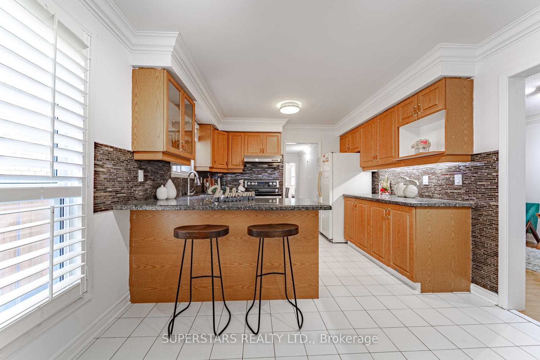 160 Galbraith Crescent photo 16