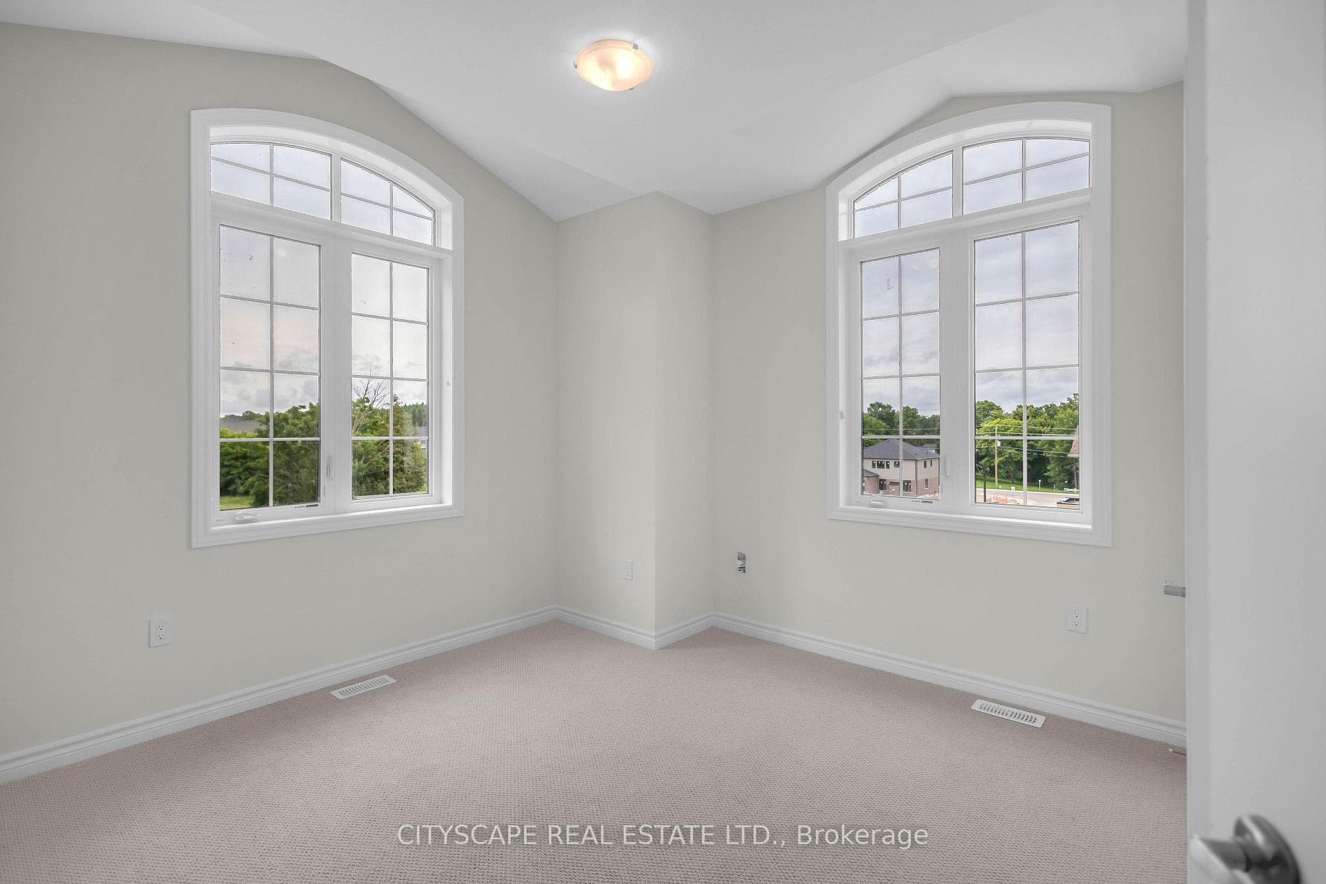 1 Southern Avenue photo 36
