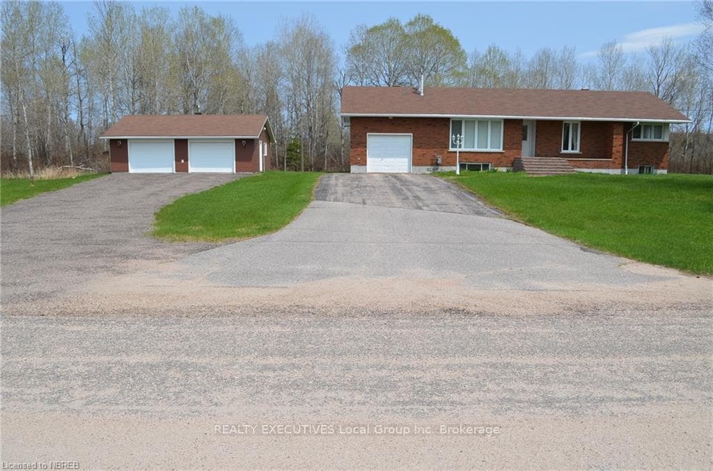 492 MCCARTHY Street photo 1