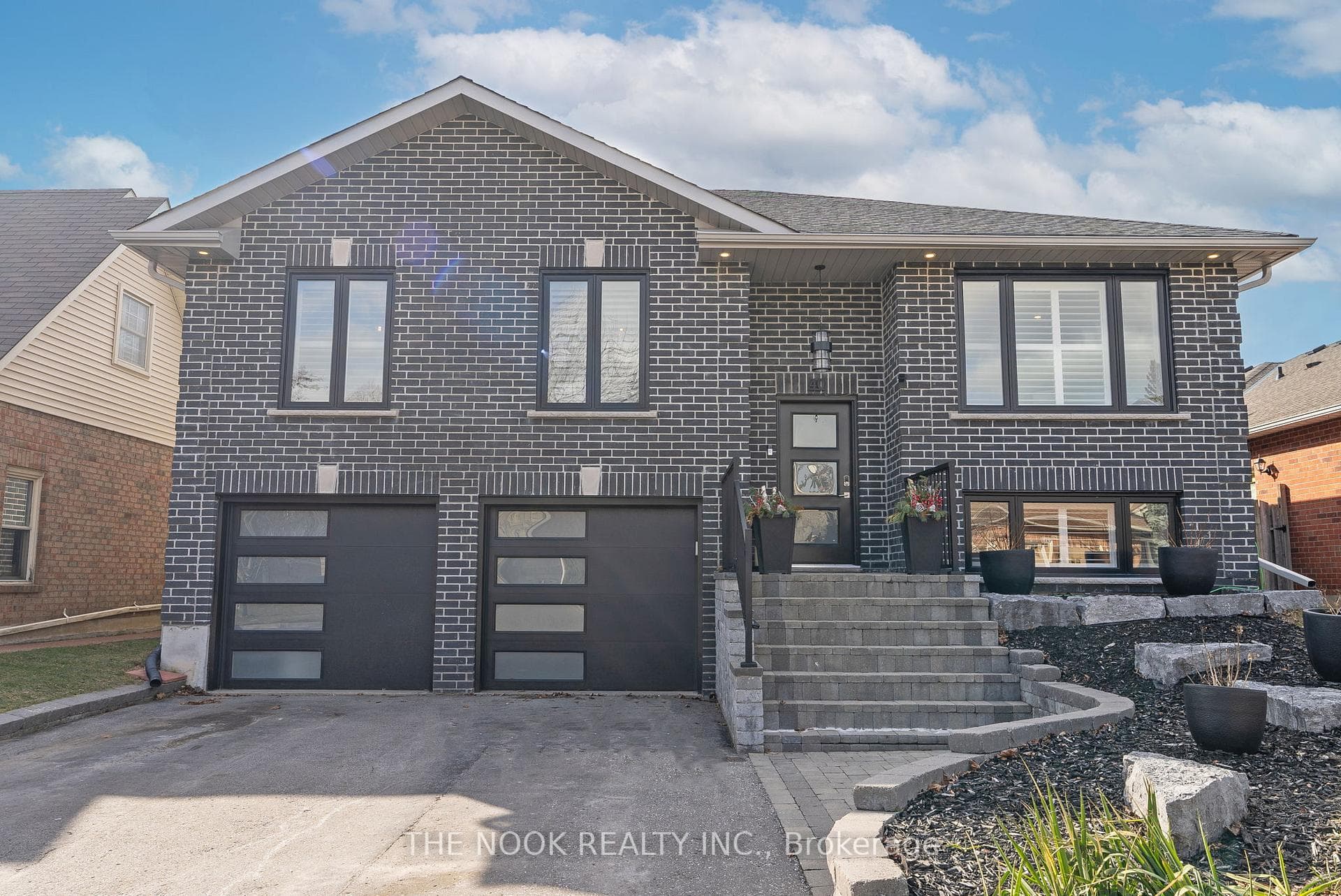 40 VALLEYCREST Drive photo 1