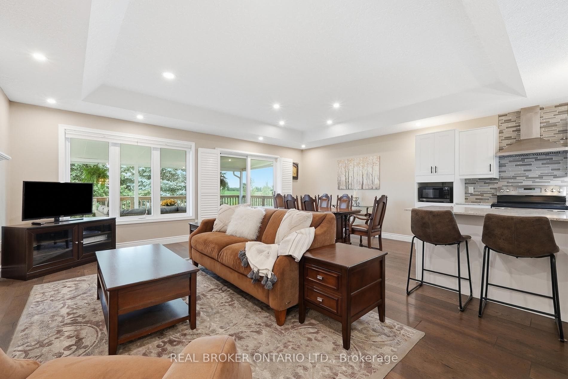 105 Harwood Road photo 8