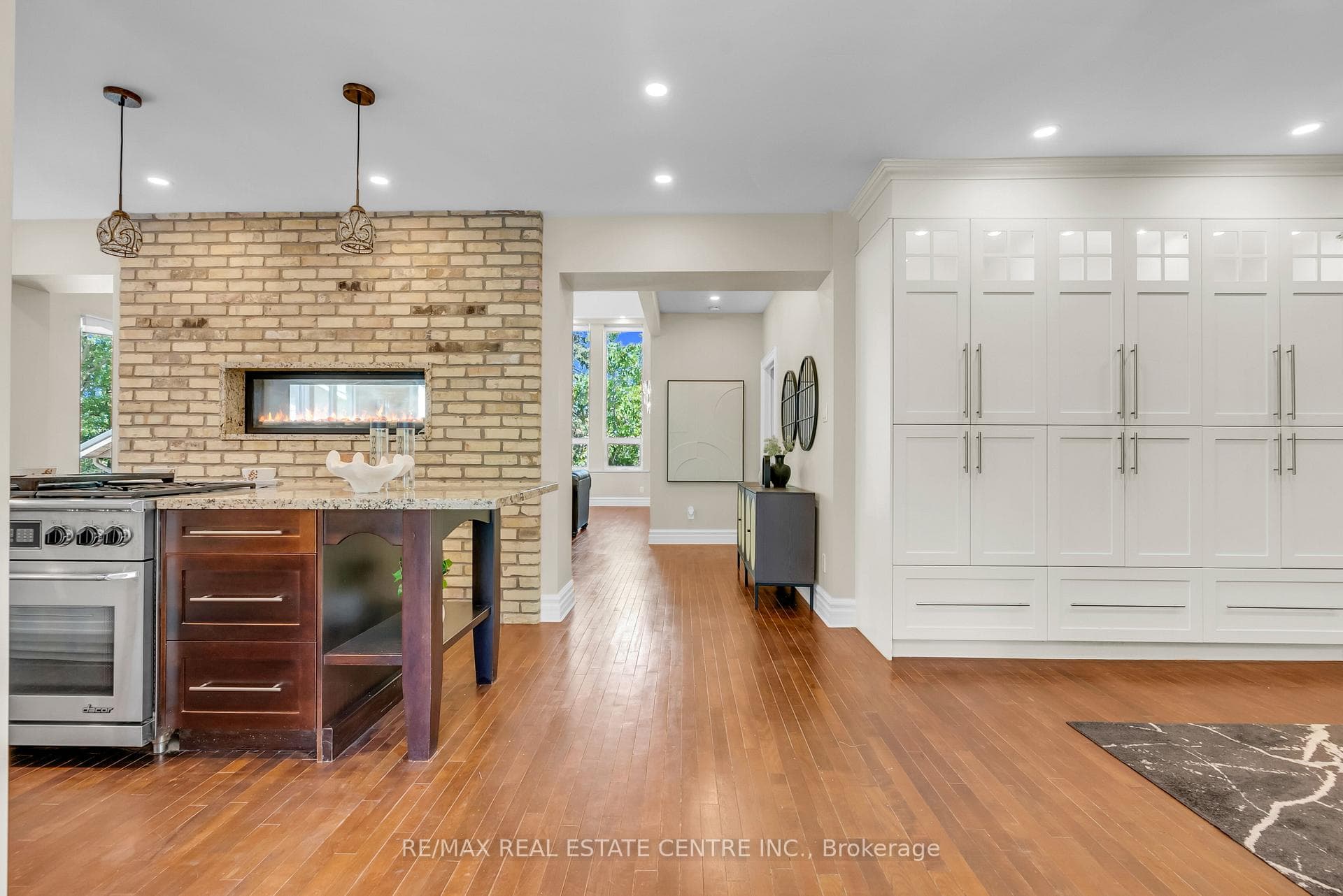 1560 Elgin Road photo 9