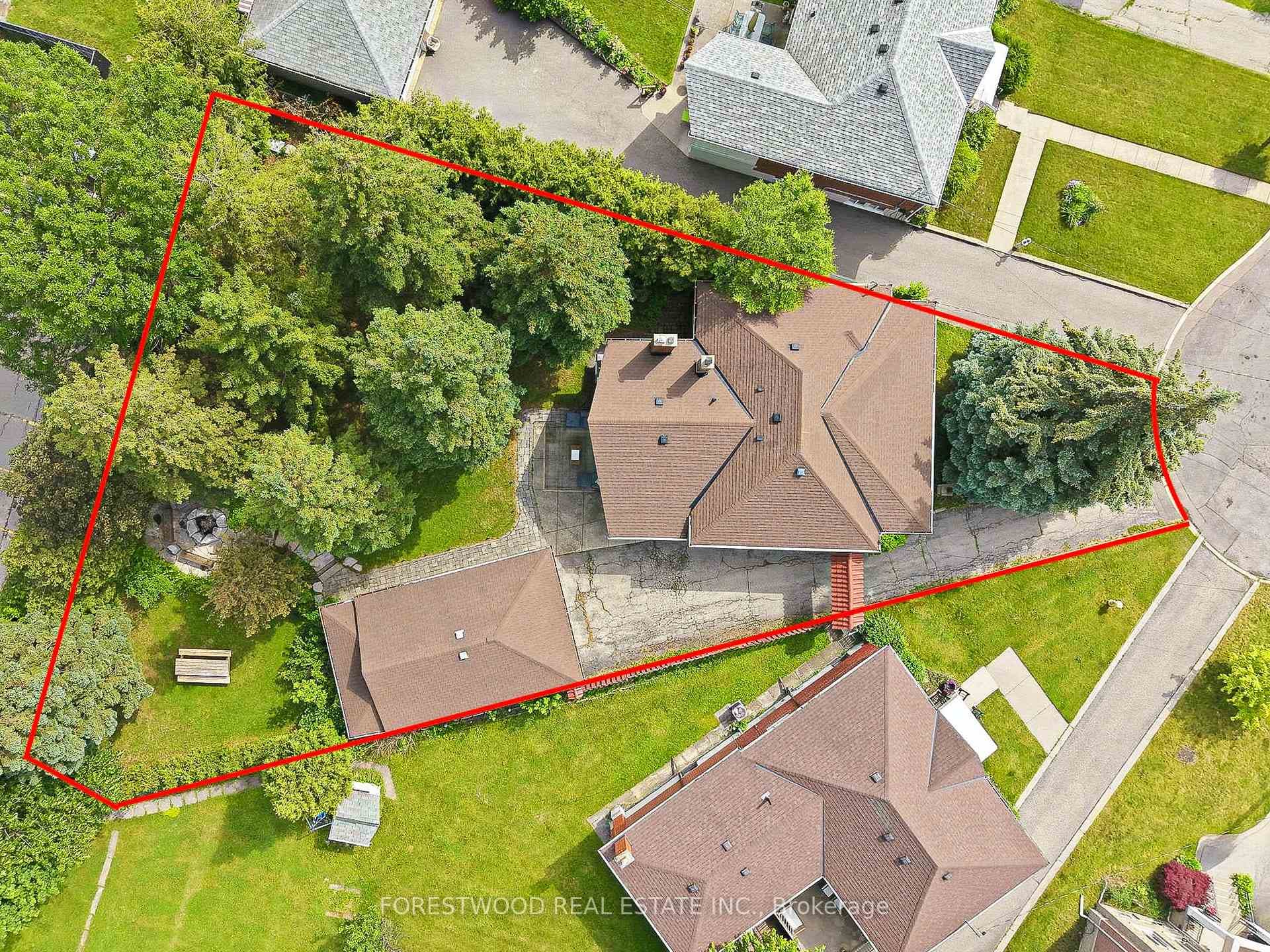 16 Enid Crescent photo 2