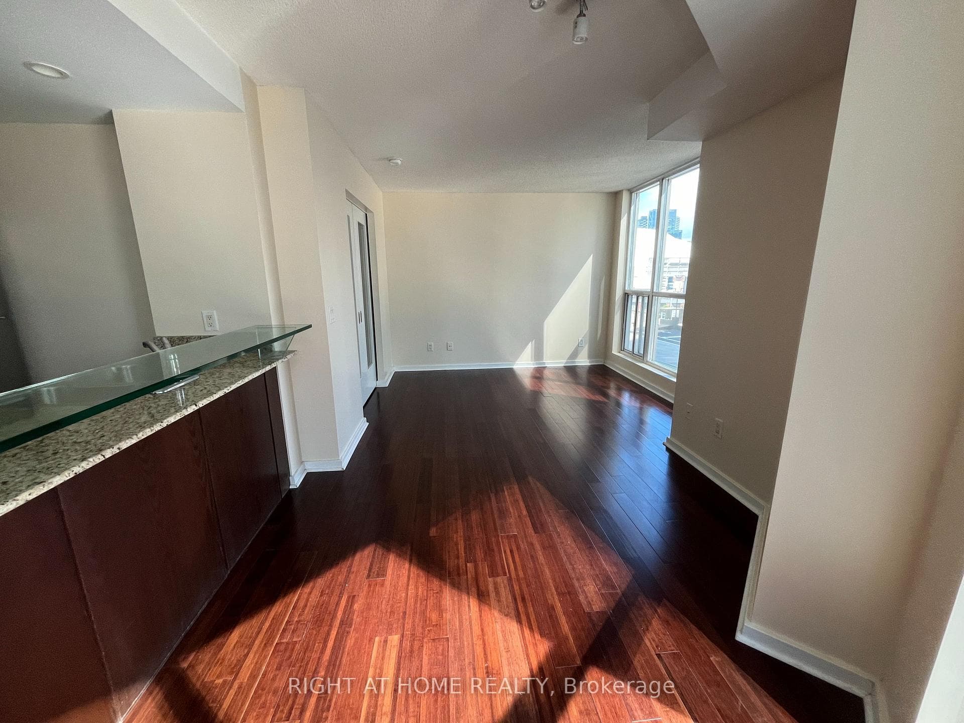 208 Queens Quay N/A Unit 1013 photo 3