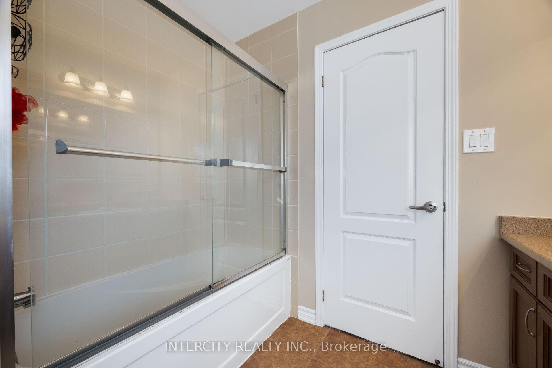 19 Enford Crescent photo 32