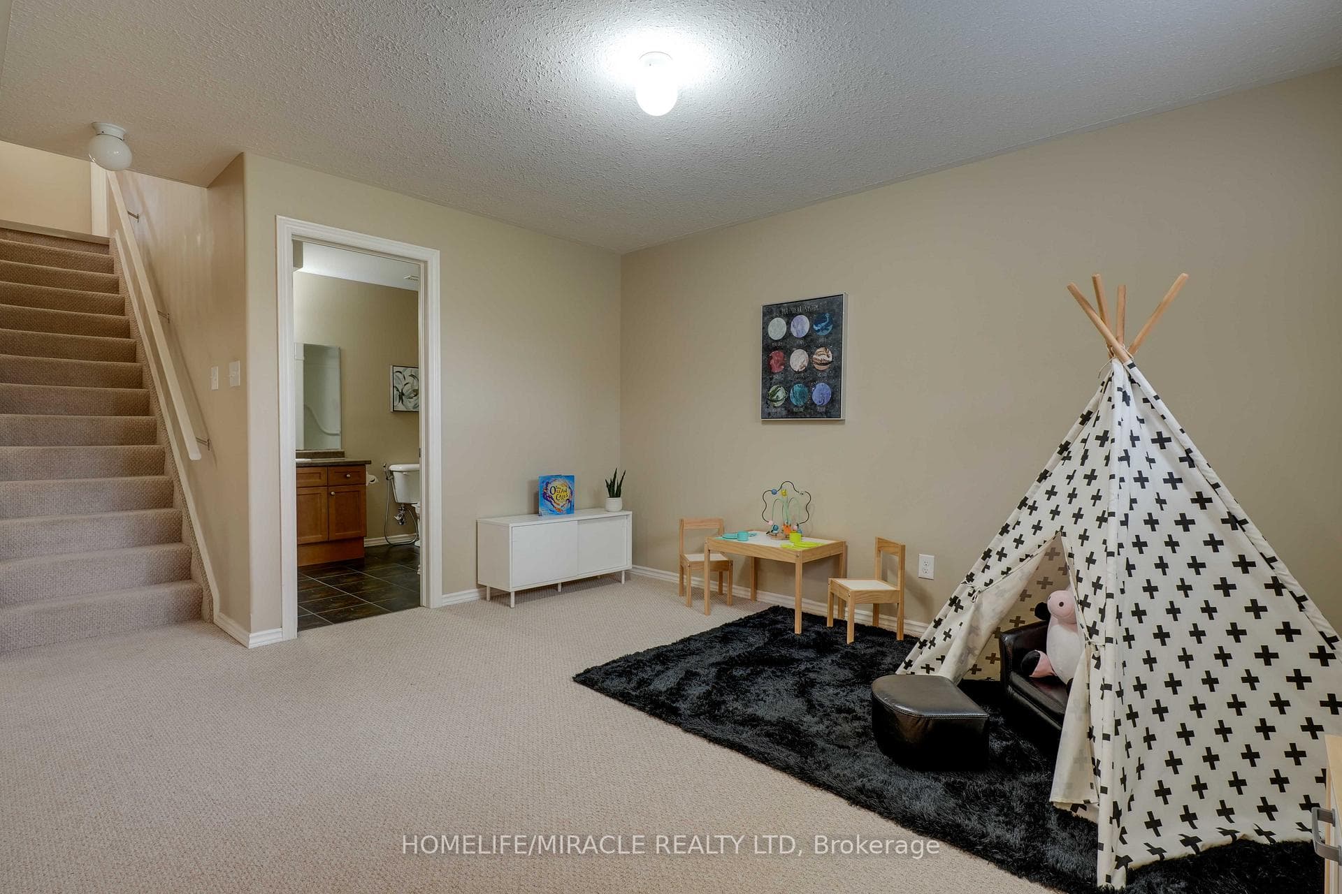 551 Grey Street photo 24