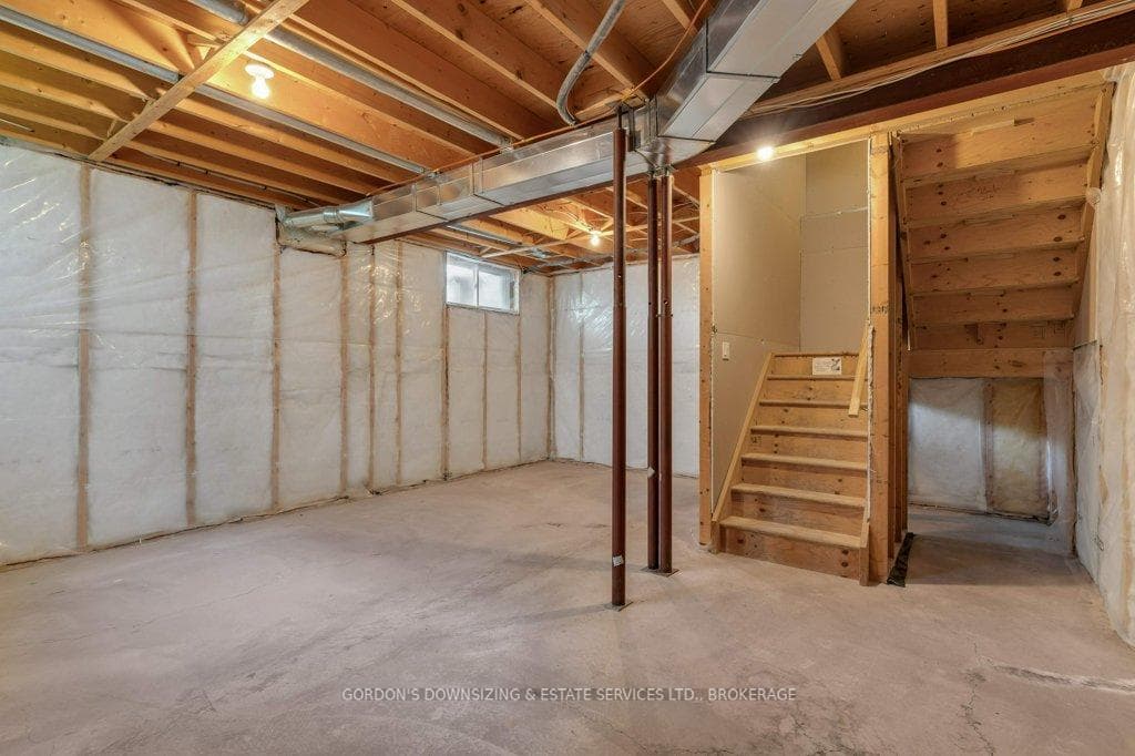 977 Rainbow Crescent photo 29