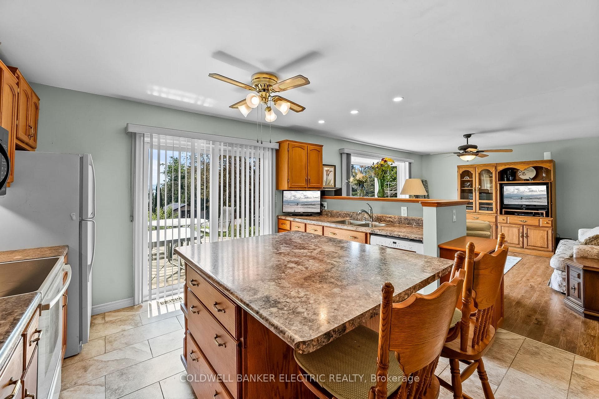 129 Victoria Drive photo 10