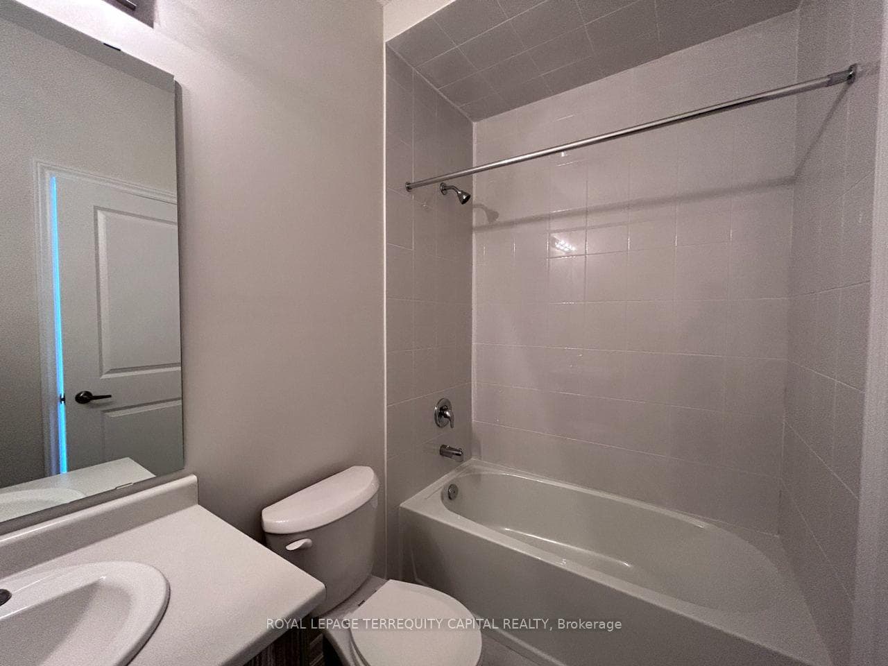 26 Valleybrook Road Unit Upper photo 2