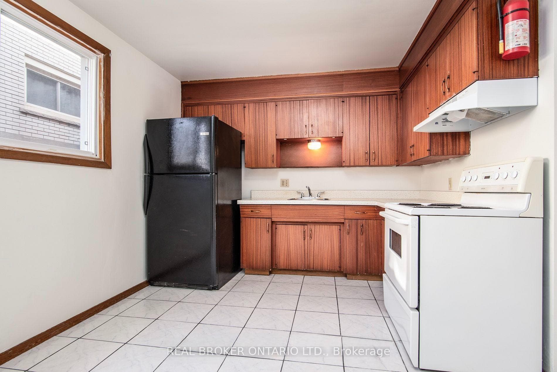 374 Southill Drive Unit Lower Unit photo 5